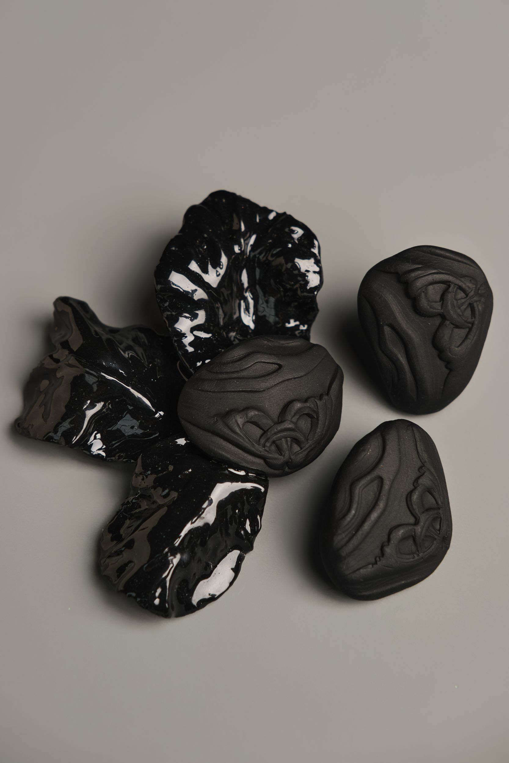 Серьги и кольцо «Фарфоровый цветок». Чёрный цвет  - фото 7