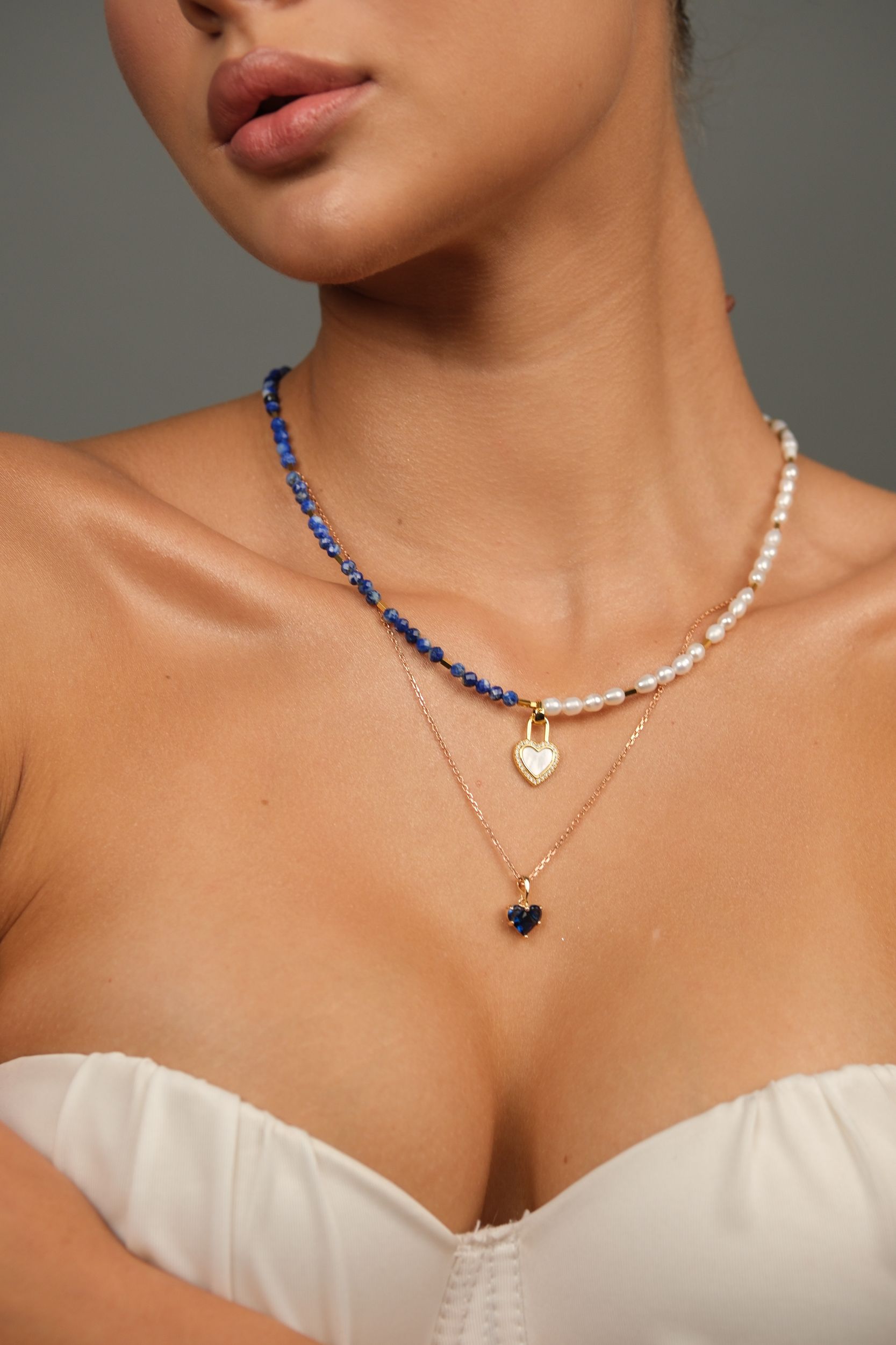 Колье «Сердце волн» с натуральным жемчугом и содалитом