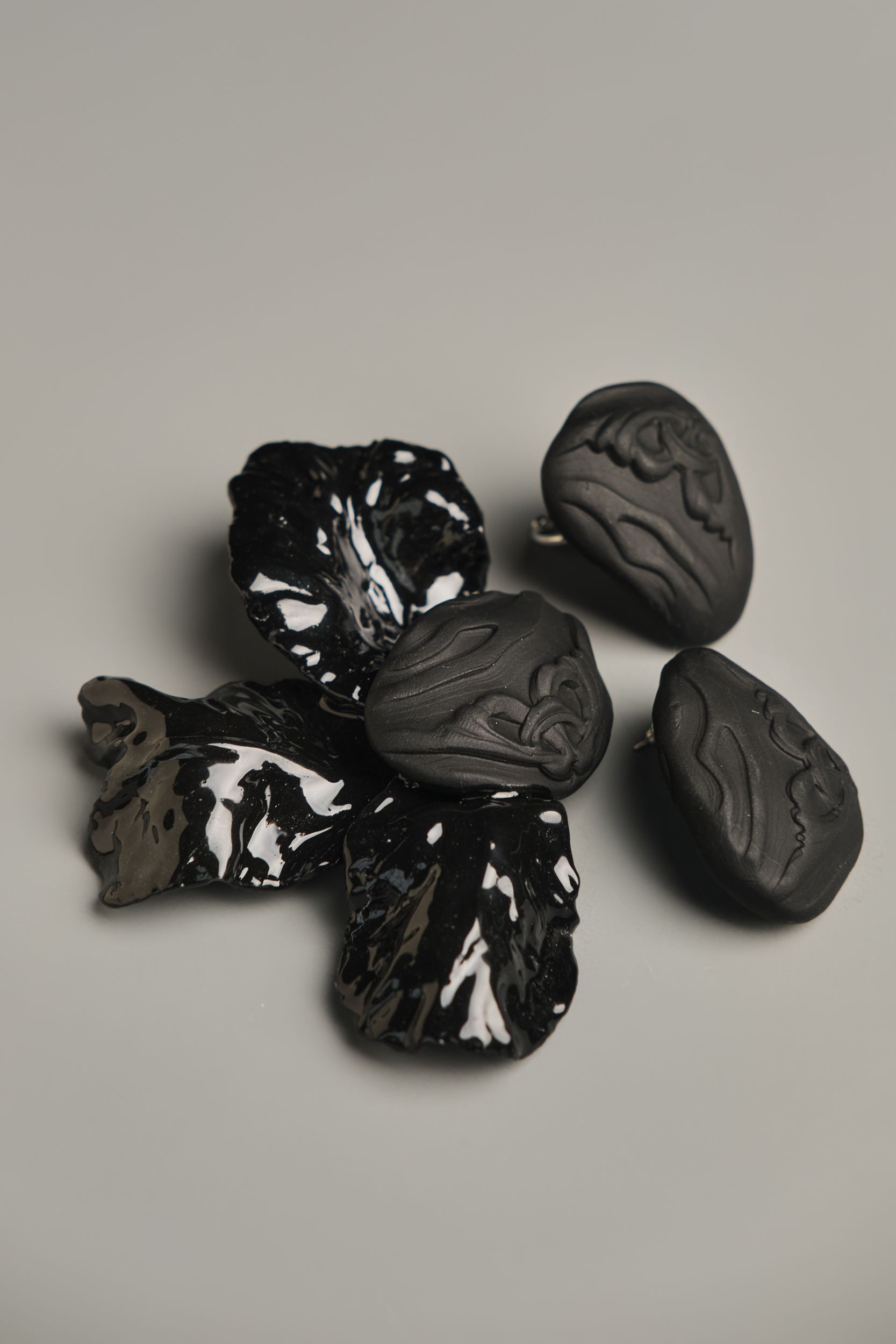 Серьги и кольцо «Фарфоровый цветок». Чёрный цвет  - фото 6