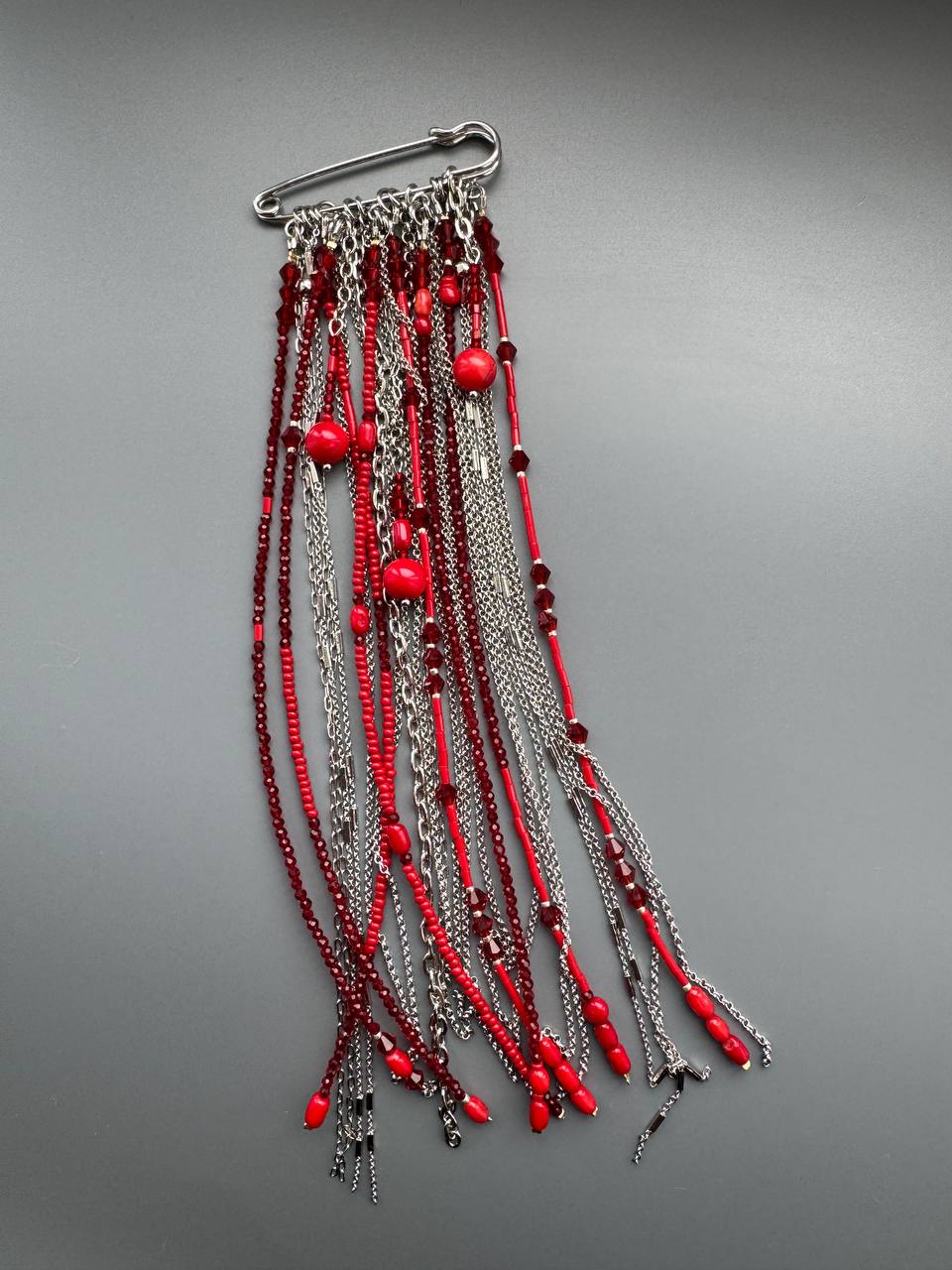 Брошь-булавка «Гранат» с кораллом и шпинелью - фото 2