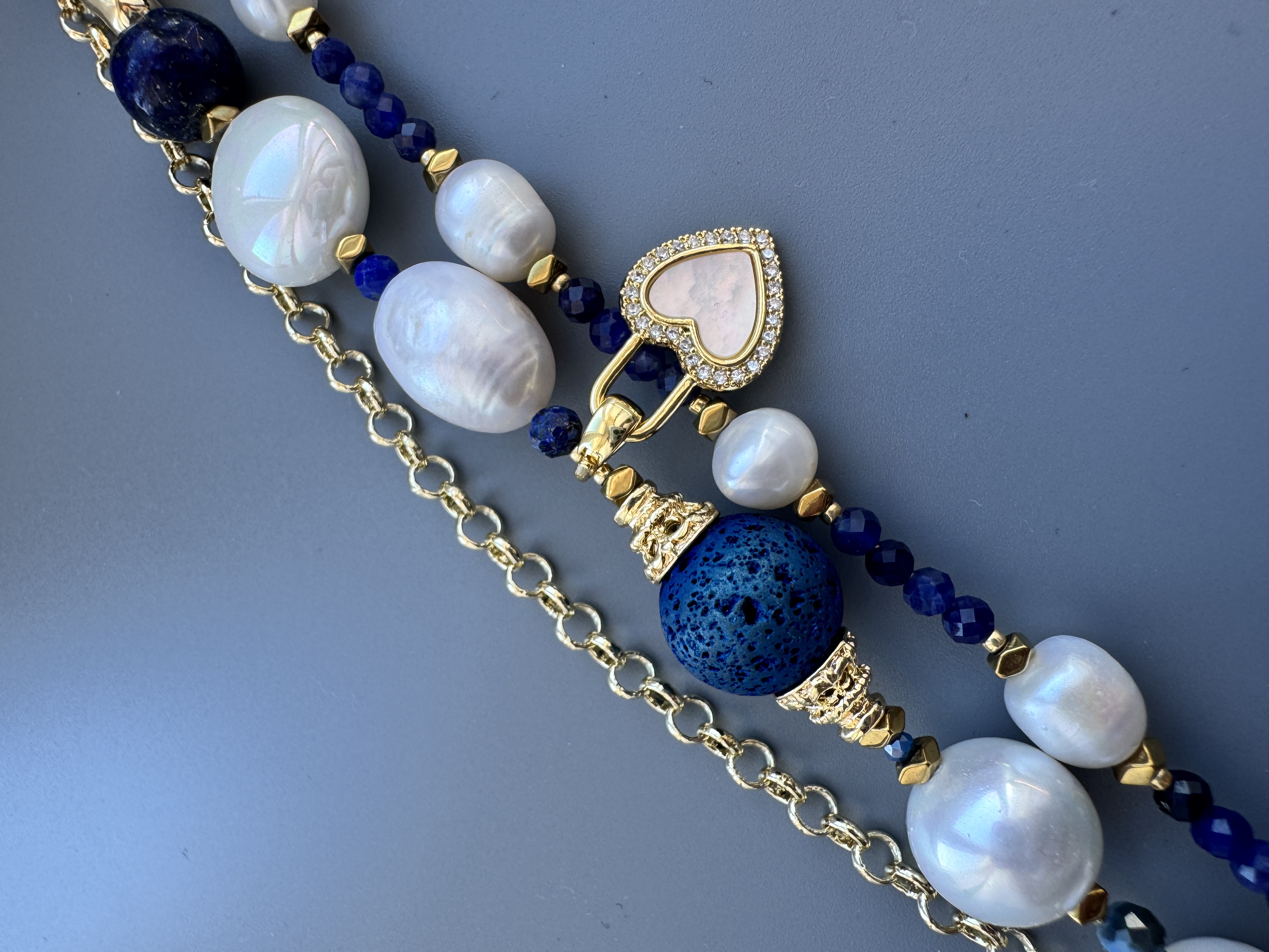 Браслет «Морские глубины» с натуральным жемчугом и лазуритом - фото 2