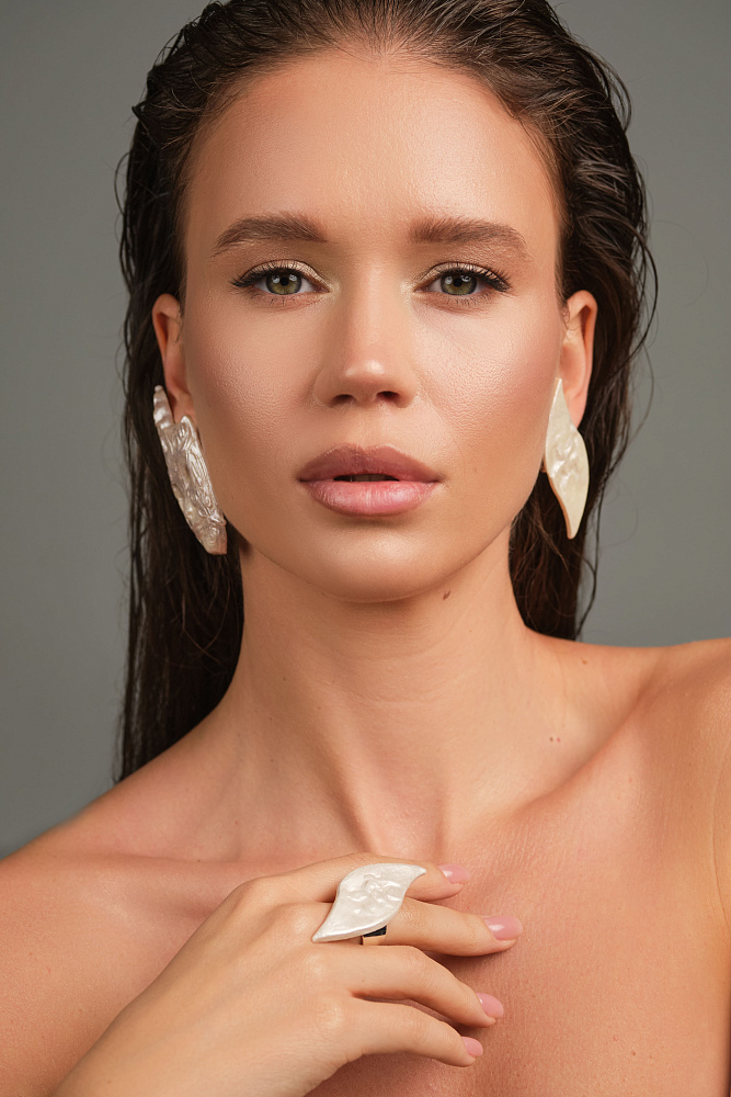 Серьги и кольцо «Карнавал». Белый жемчужный цвет - фото 2