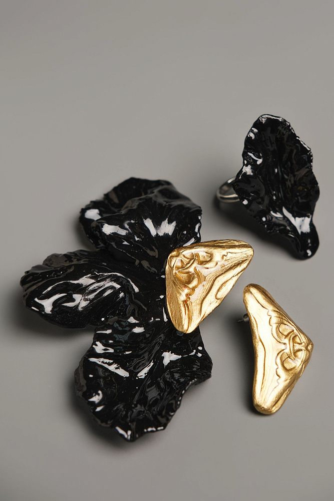 Серьги и кольцо «Фарфоровый цветок». Чёрно-золотой цвет - фото 5
