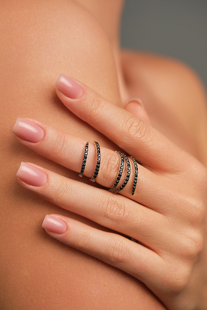 Кольцо «Спираль» из серебра 925 с чёрными фианитами - фото 2